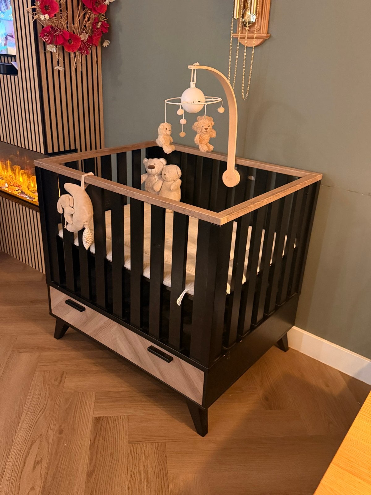 Mooie box met Flow Amsterdam mobiel en boxkleed, Ophalen, Zo goed als nieuw, Vierkant, Boxkleed