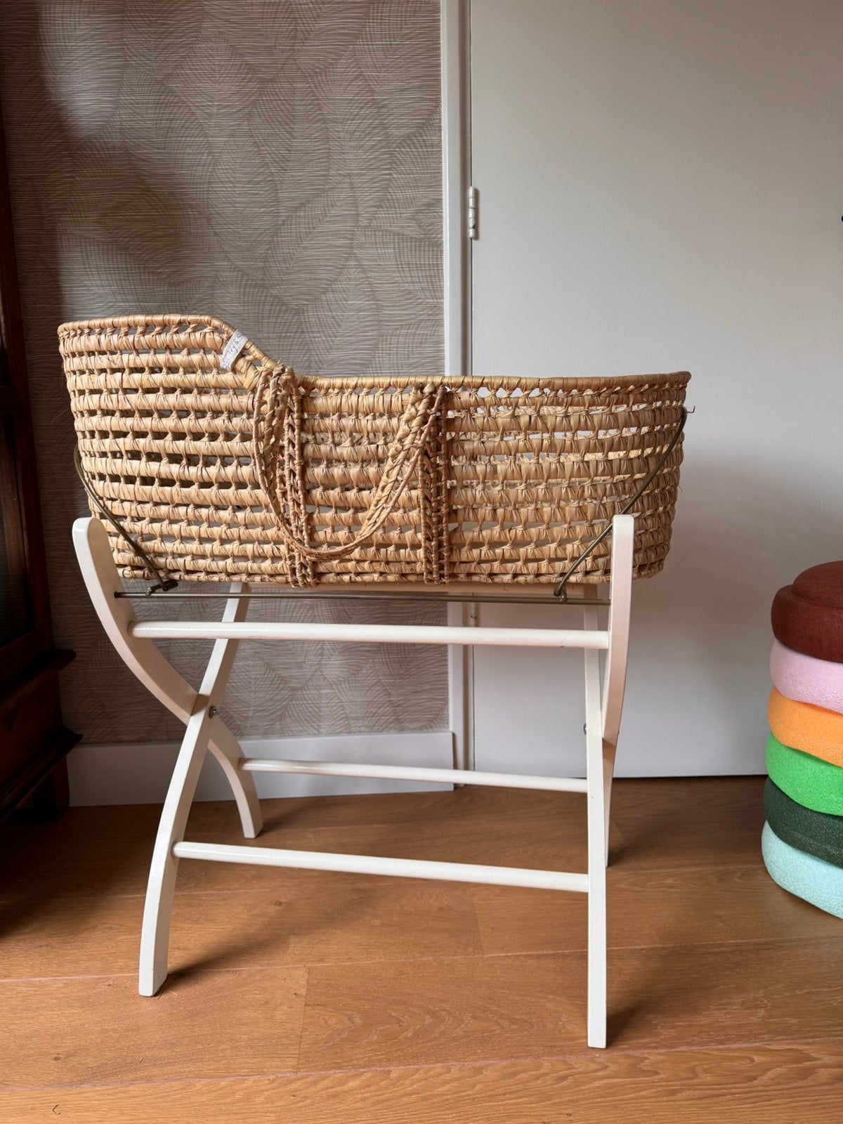 Mooie mozesmand rieten wieg met standaard, Kinderen en Baby's, Ophalen, Zo goed als nieuw, Wieg
