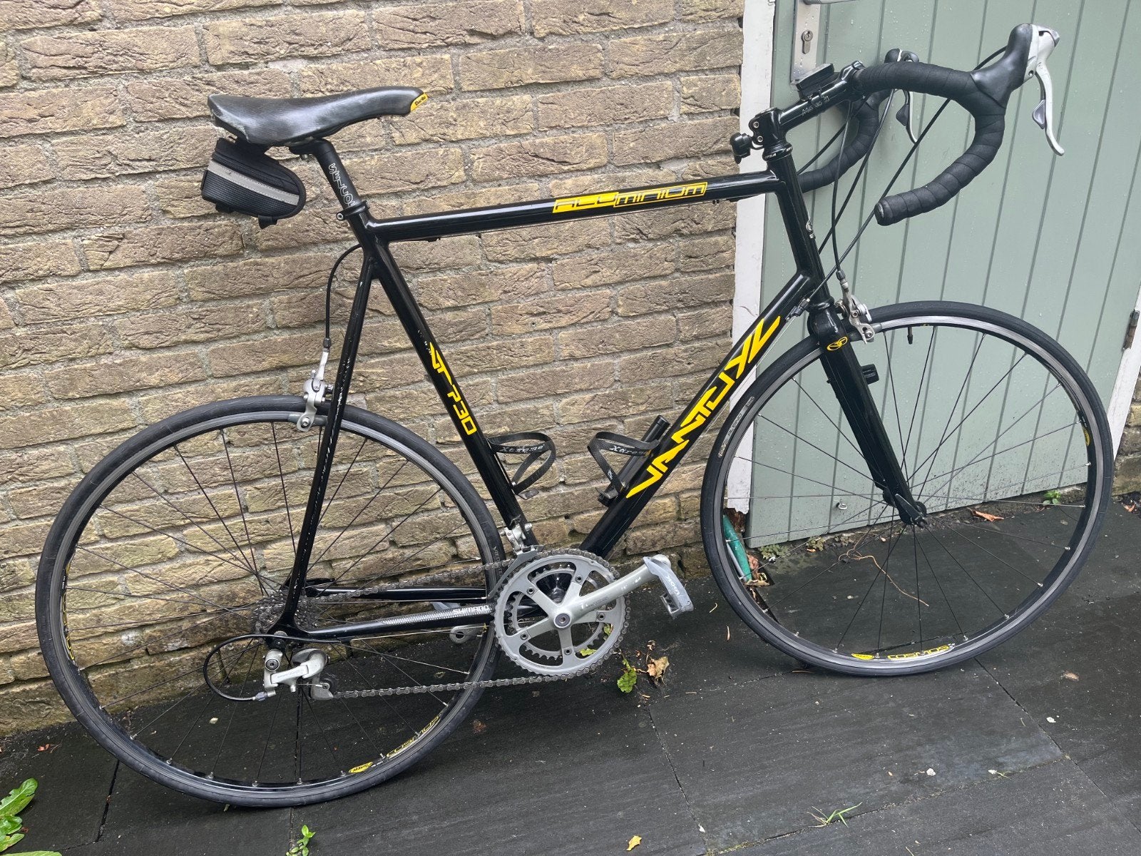 Zwarte racefiets met Shimano 105 - Goede staat, 28 inch, Gebruikt, Aluminium, 15 tot 20 versnellingen