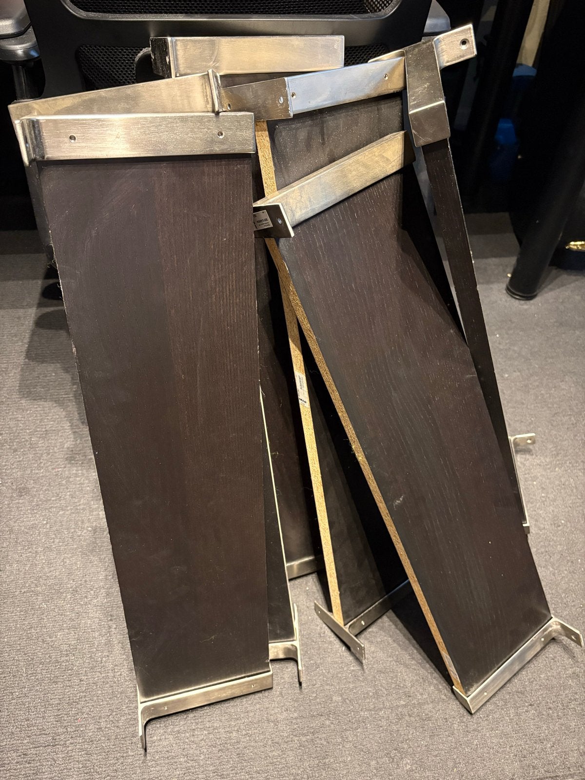 Ikea Jarpen 6x Donkerbruine planken met metalen beugels, Ophalen, Gebruikt
