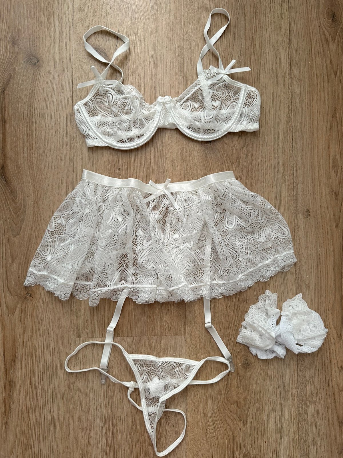 Wit kanten lingerie setje, Kleding | Dames, Ondergoed en Lingerie, Setje, Wit, Verzenden