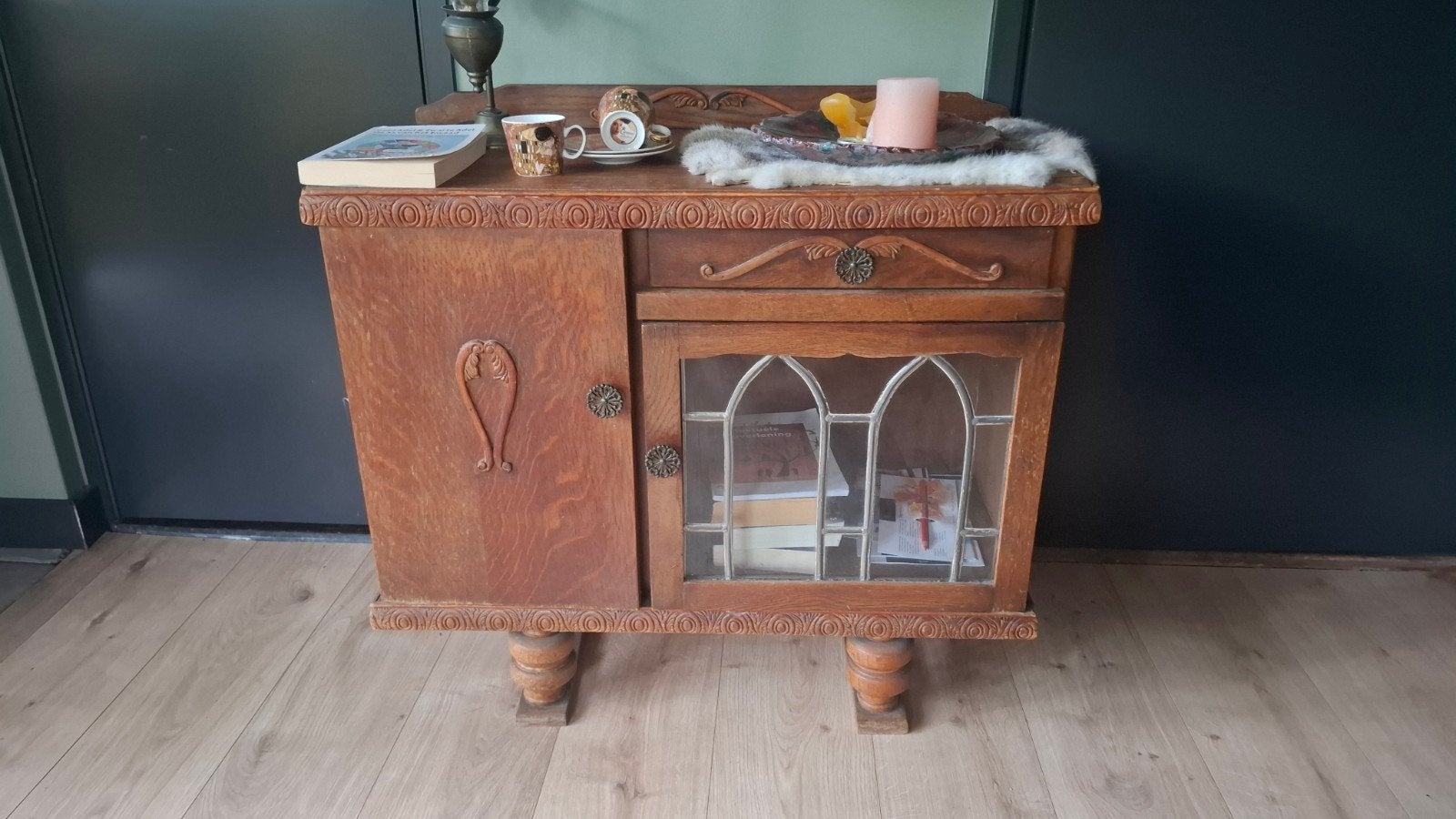 Vintage Antiek Kastje met Glas-in-lood Details, Ophalen