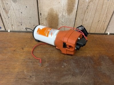 Seaflo membraanpomp waterpomp 12V 17 lpm, Watersport en Boten, Niet ingevuld, Gebruikt, Niet ingevuld, Niet ingevuld