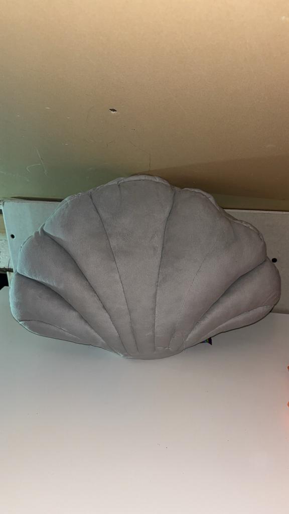 schelpen kussen, Huis en Inrichting, Woonaccessoires | Kussens, Ophalen of Verzenden, Zo goed als nieuw, Vierkant