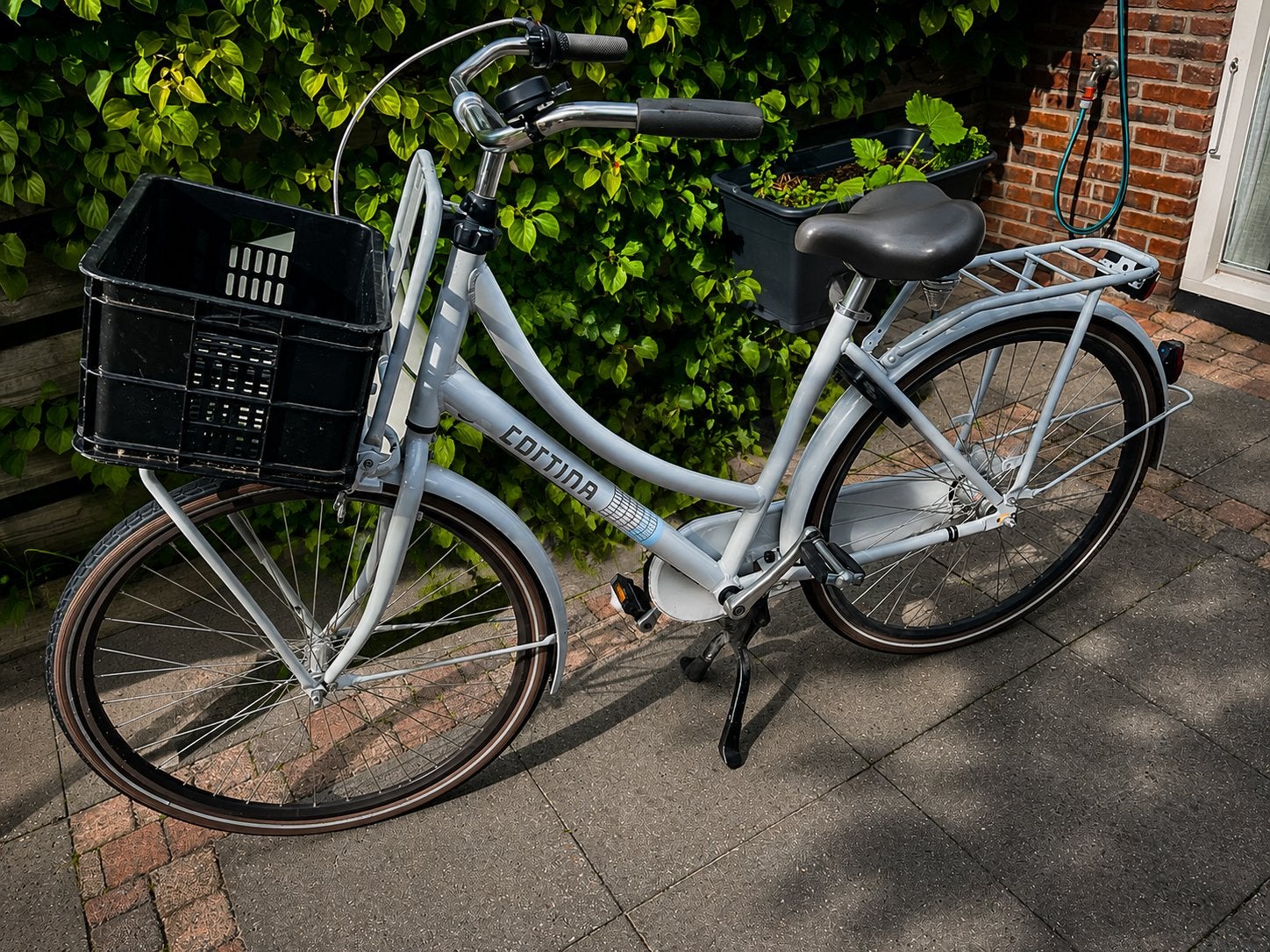 Cortina U4 28 inch meidenfiets  met voordrager, Fietsen en Brommers, Fietsen | Dames | Damesfietsen, Terugtraprem, Versnellingen