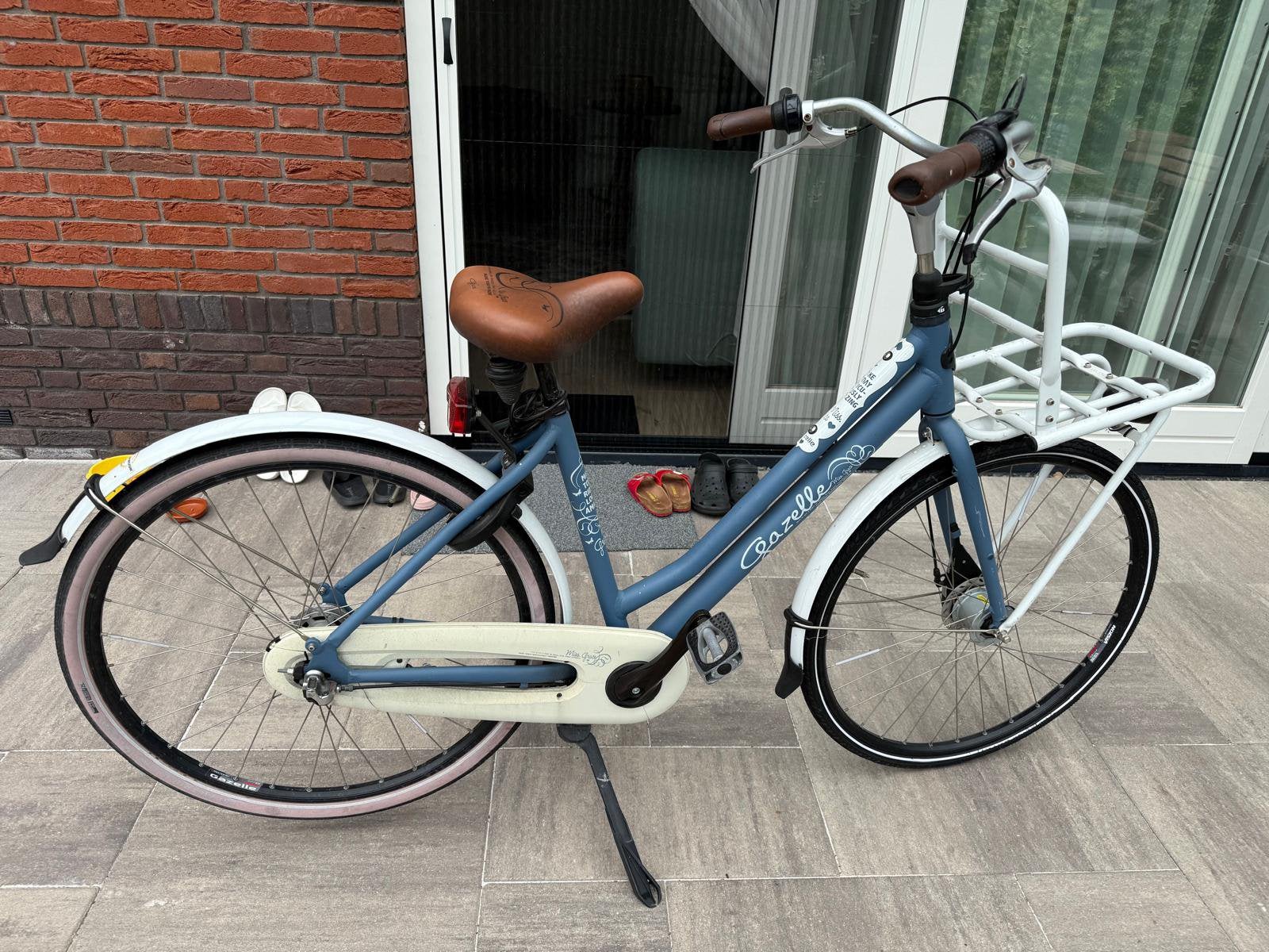 Damesfiets Gazelle blauw/wit, Fietsen en Brommers, Ophalen, Terugtraprem, Gebruikt, 56 cm of meer