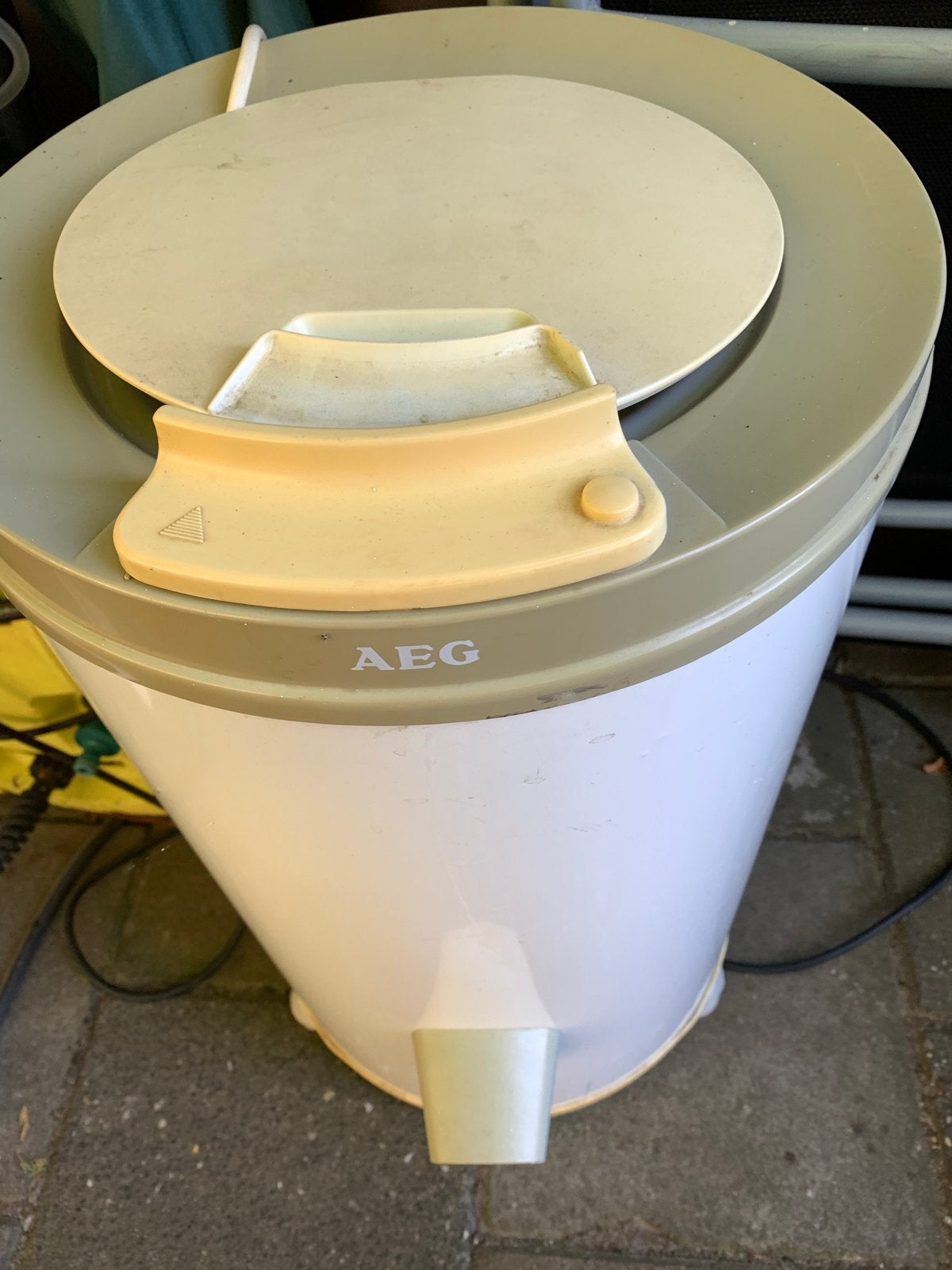 AEG centrifuge - Handige en compacte wasdroger, Ophalen, Minder dan 4 kg, Bovenlader, 85 tot 90 cm