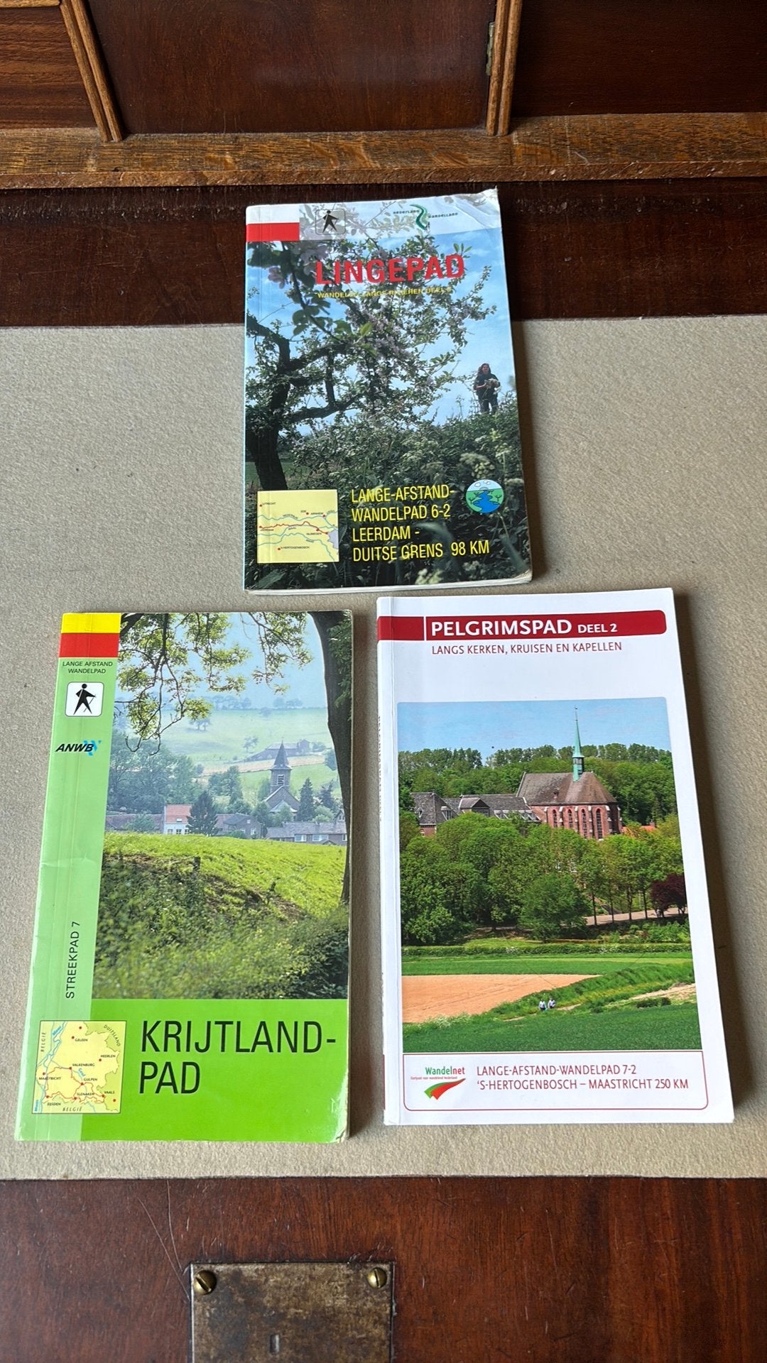 Pelgrimspad- Lingepad - Krijtlandpad, Boeken, Overige merken, Zo goed als nieuw, Fiets- of Wandelgids, Verzenden
