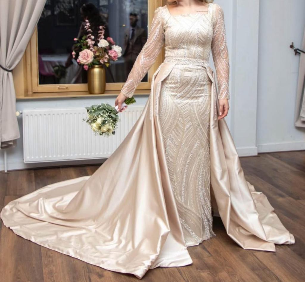 Verlovingsjurk lichtbeige, Ophalen, Zo goed als nieuw, Trouwjurk