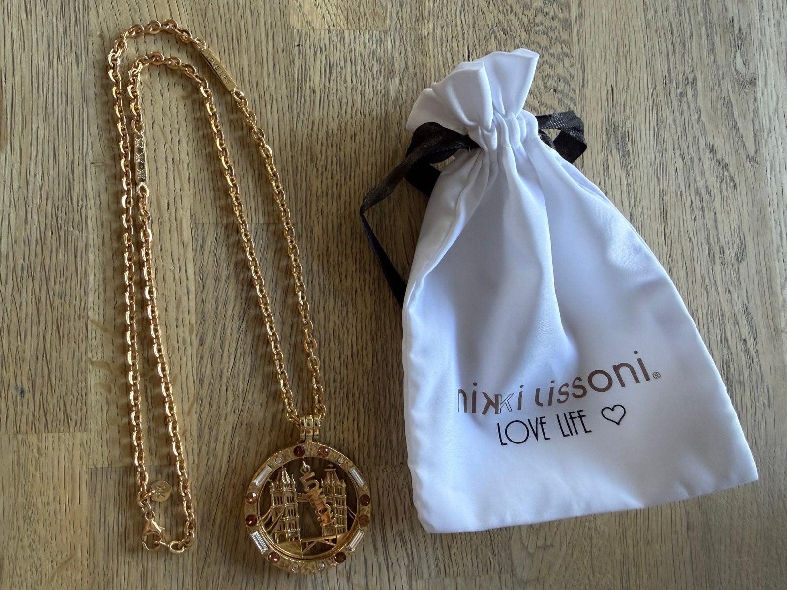 Nikki Lissoni love life London ketting en hanger, Overige materialen, Met strass, Ophalen of Verzenden, Zo goed als nieuw