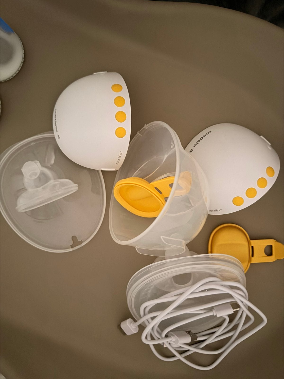 Zo goed als nieuw! Medela kolfset met 6 flesjes, Kinderen en Baby's, Verzenden, Medela, Borstkolf, Zo goed als nieuw