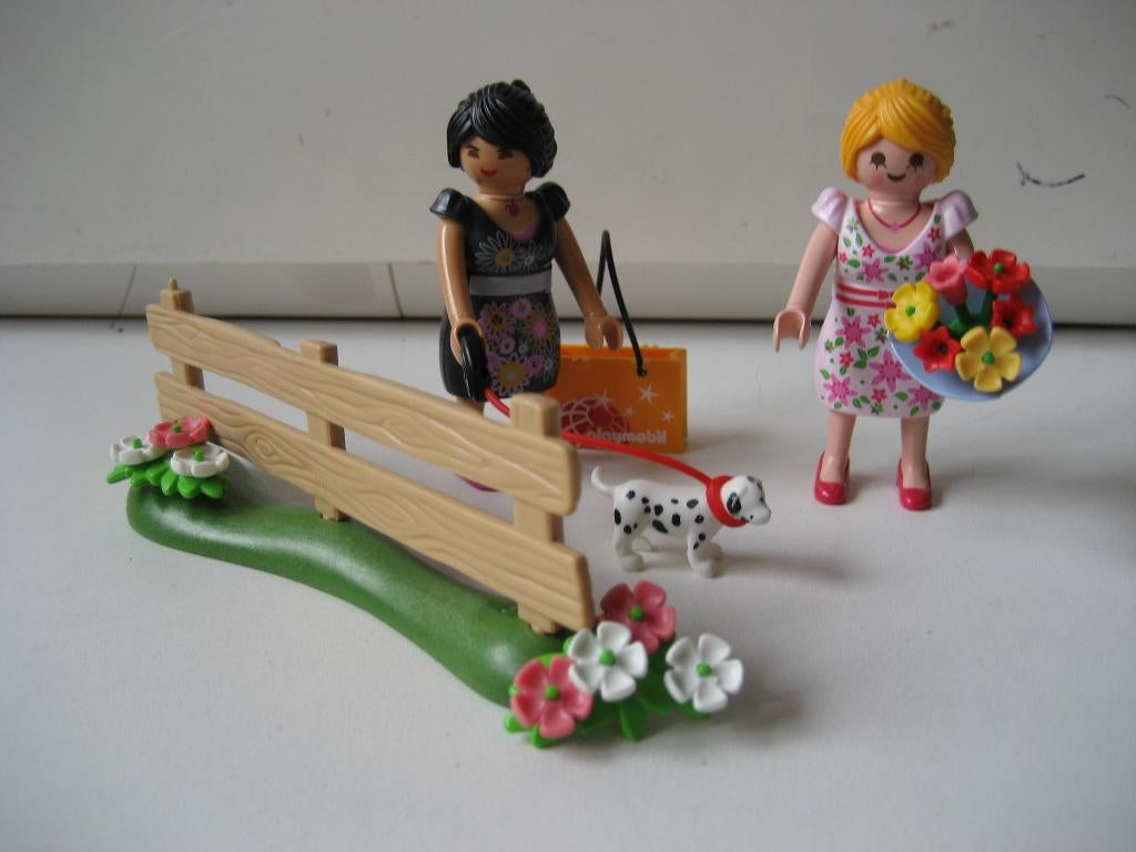 playmobil dames met bloemen en hondje, Ophalen of Verzenden, Zo goed als nieuw