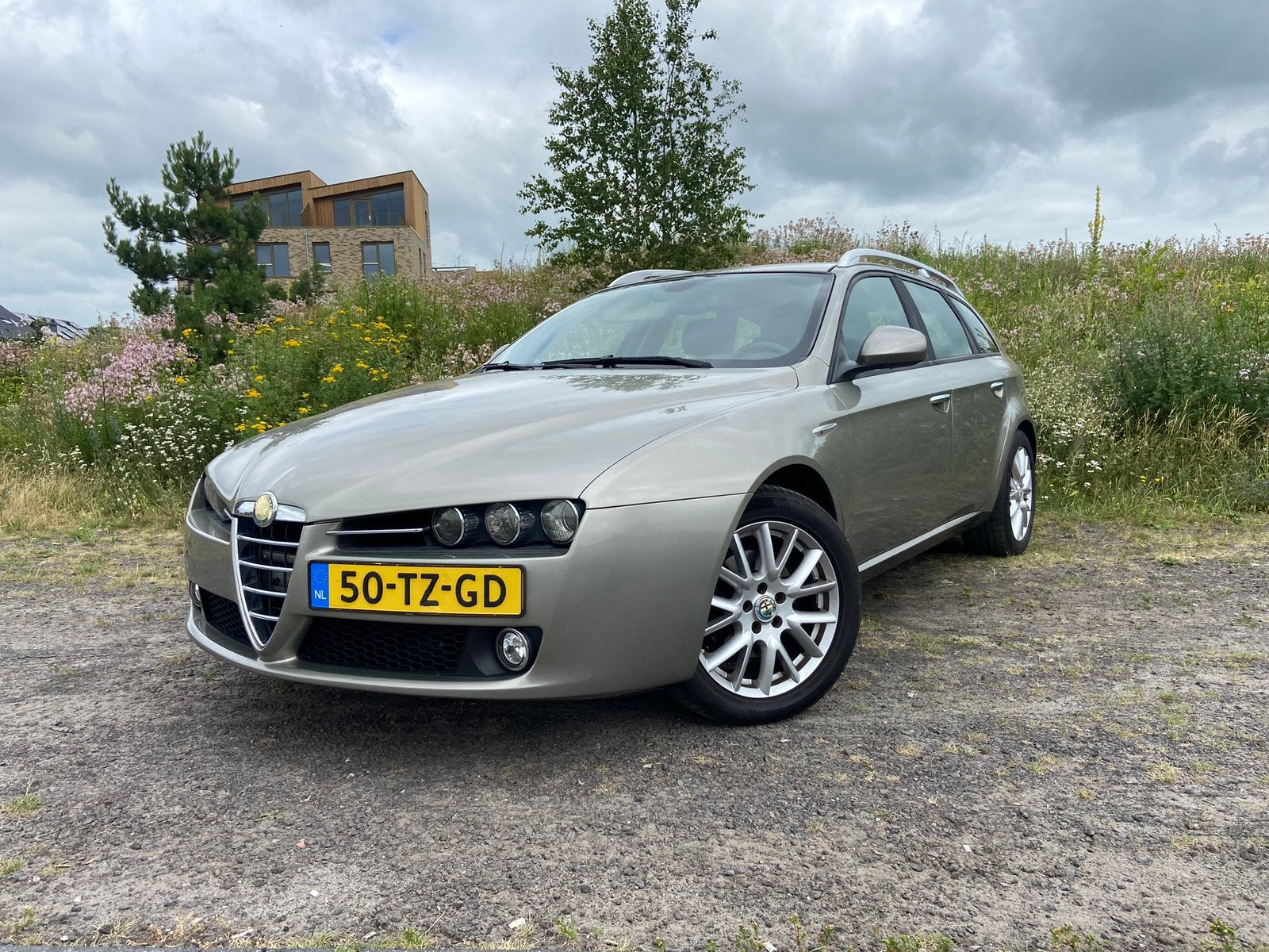 159 2.2 JTS, SW,Distinctive, kleur: grigio vesuvio, dakrails, Auto's, Alfa Romeo, Voorwielaandrijving, 4 cilinders, Stationwagon