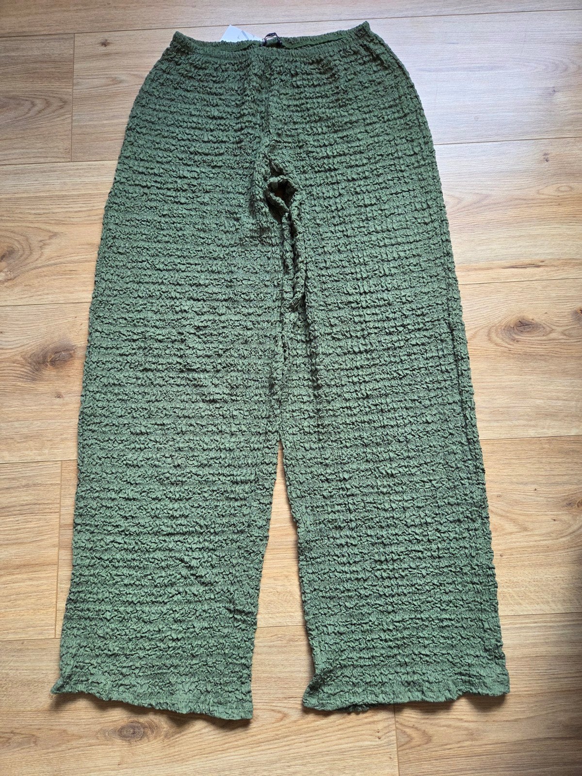 Broek Zara, maat L. Nooit gedragen, Kleding | Dames, Broeken en Pantalons, Maat 42/44 (L), Nieuw, Ophalen of Verzenden, Lang