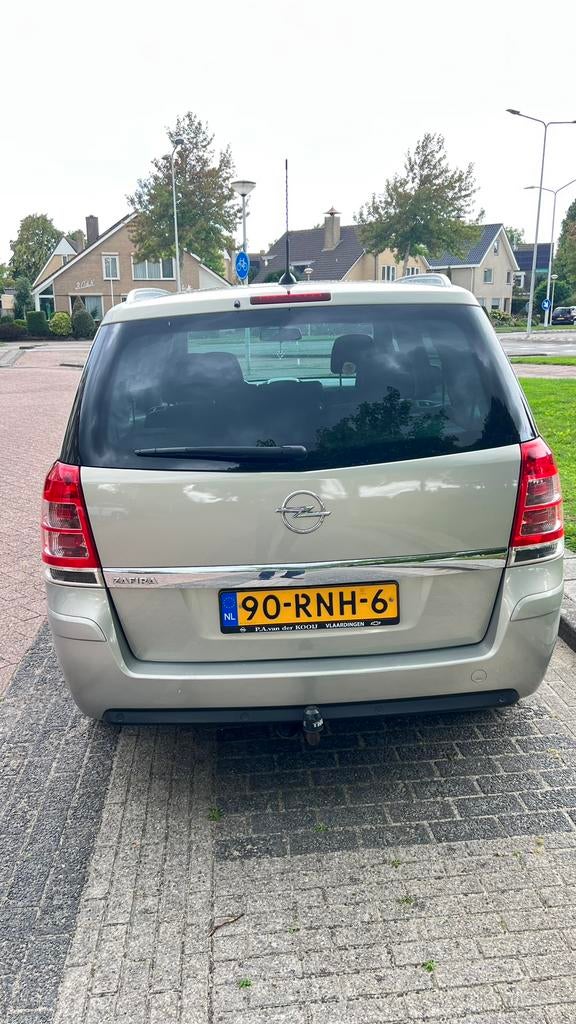 Opel Zafira 1.8 140PK 2011 Beige nw APK, Auto's, Opel, Voorwielaandrijving, Beige, Grijs, Particulier