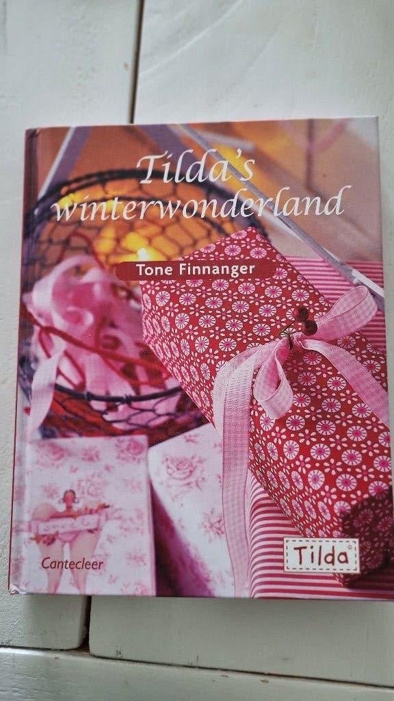 Boek Tilda's Winterwonderland, Tone Finnanger, Ophalen of Verzenden, Zo goed als nieuw, Borduren en Naaien