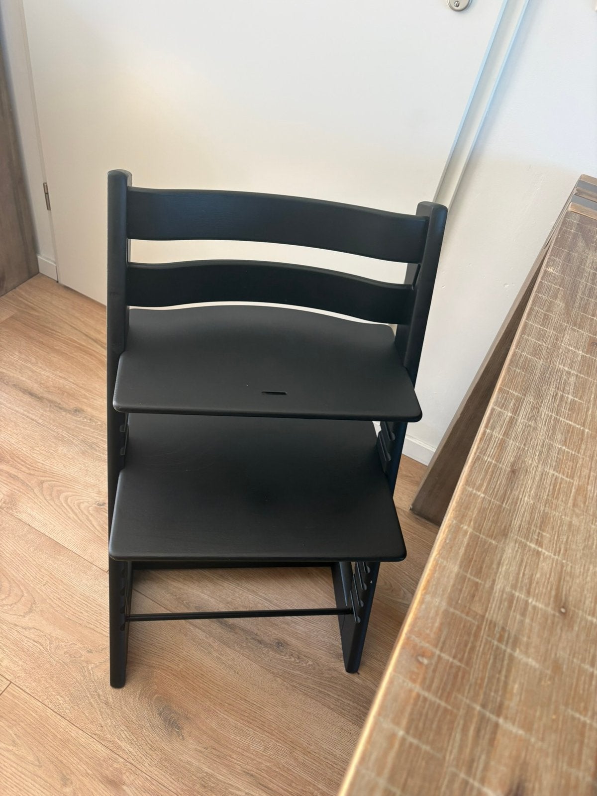 Stokke tripp trapp kinder stoel zwart, Kinderen en Baby's, Ophalen, Zo goed als nieuw, Meegroeistoel