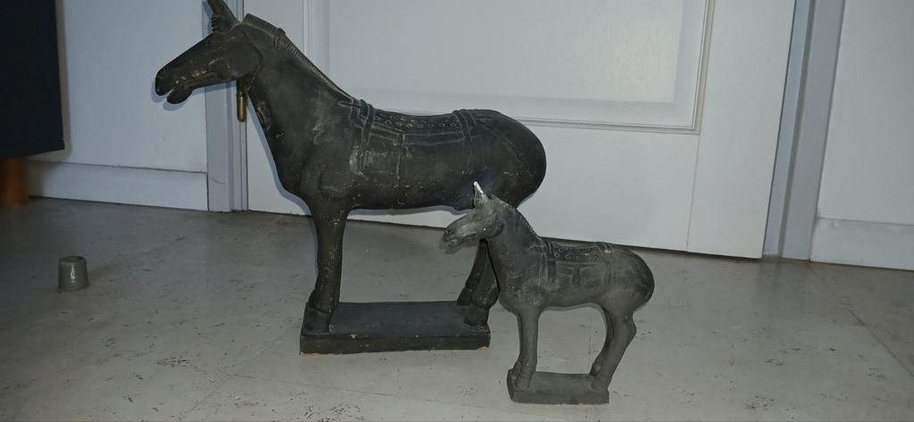Set van twee Chinese Tang-dynastie paardenbeelden, Ophalen of Verzenden, Dier