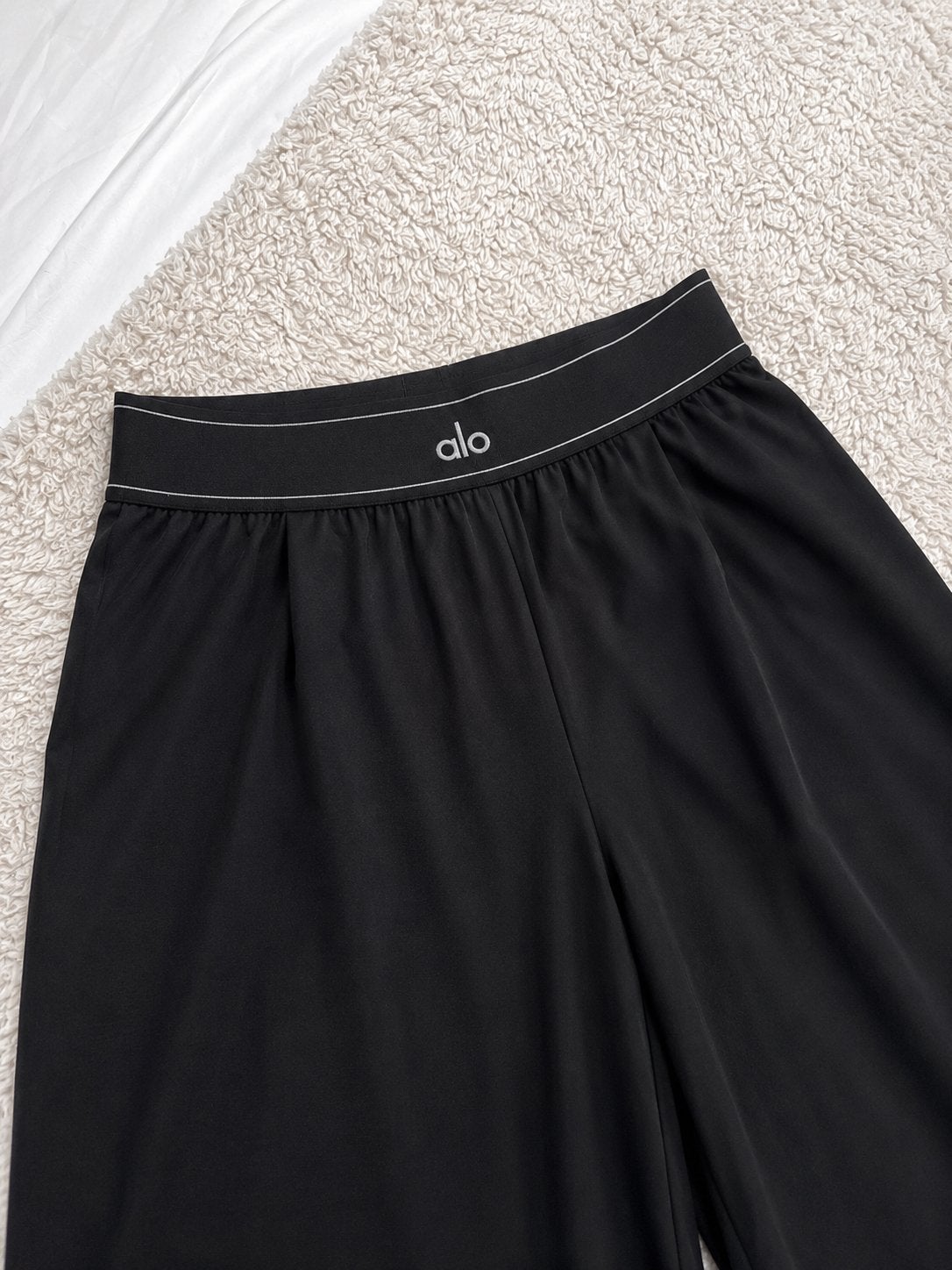 Alo Wide Leg Broek Zwart, Kleding | Dames, Maat 38/40 (M), Zwart, Nieuw, Ophalen of Verzenden