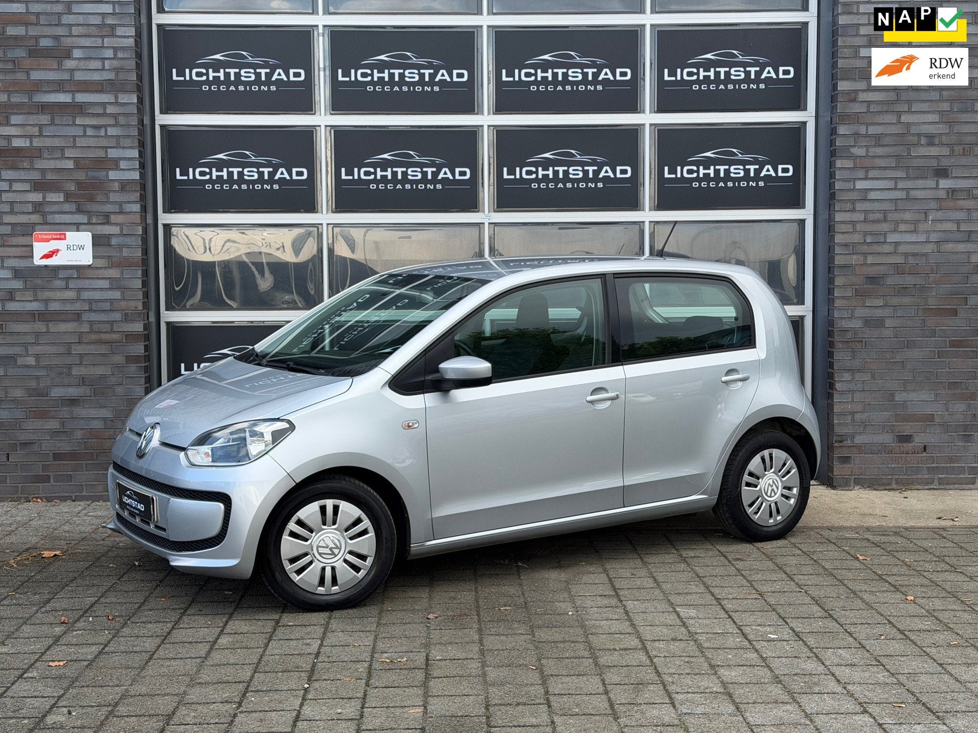 Volkswagen Up! 1.0 move up! BlueMotion AIRCO 100%ONDERHOUD E, Auto's, Voorwielaandrijving, Euro 5, Gebruikt, Up!
