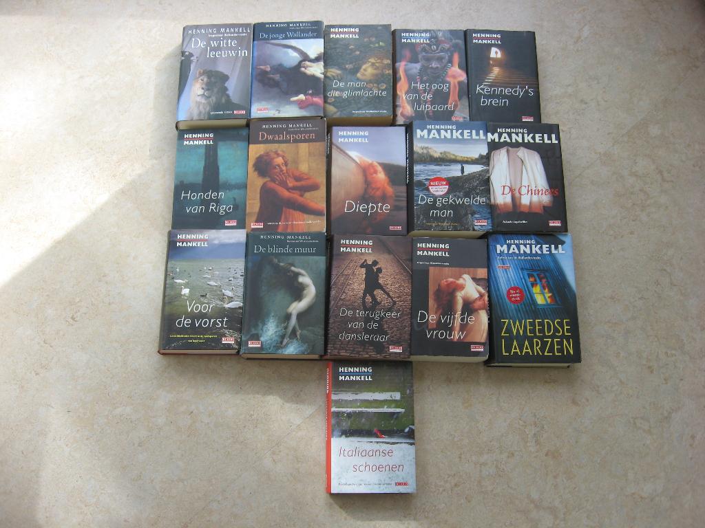 16 boeken Henning Mankell Wallander in goede staat, Ophalen of Verzenden, Zo goed als nieuw, Henning Mankell, Europa overig