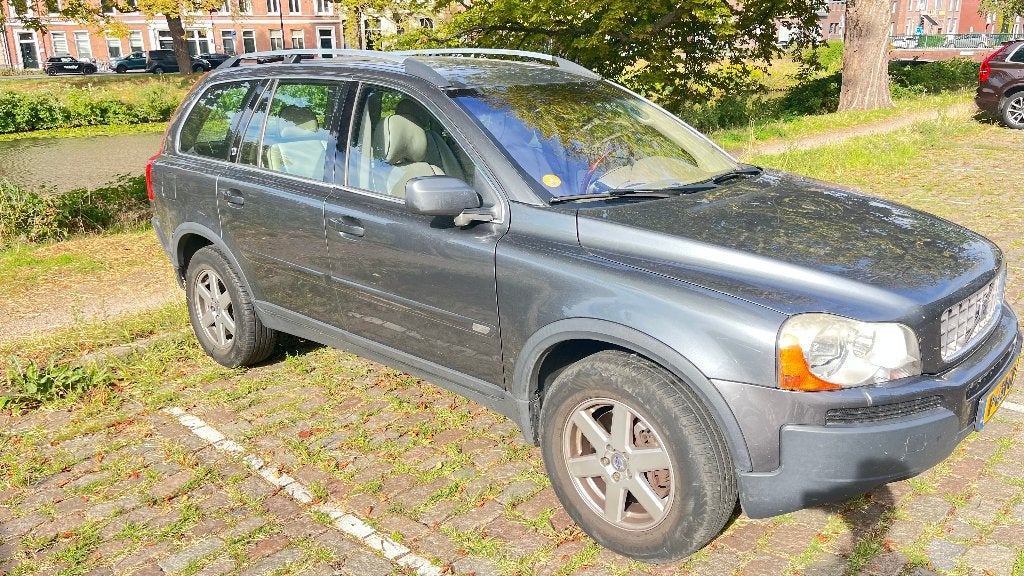 Volvo XC90 2.4 D5 Executive Geartronic 2006 Grijs, Automatische klimaatregeling, Beige, 7 stoelen, 2039 kg