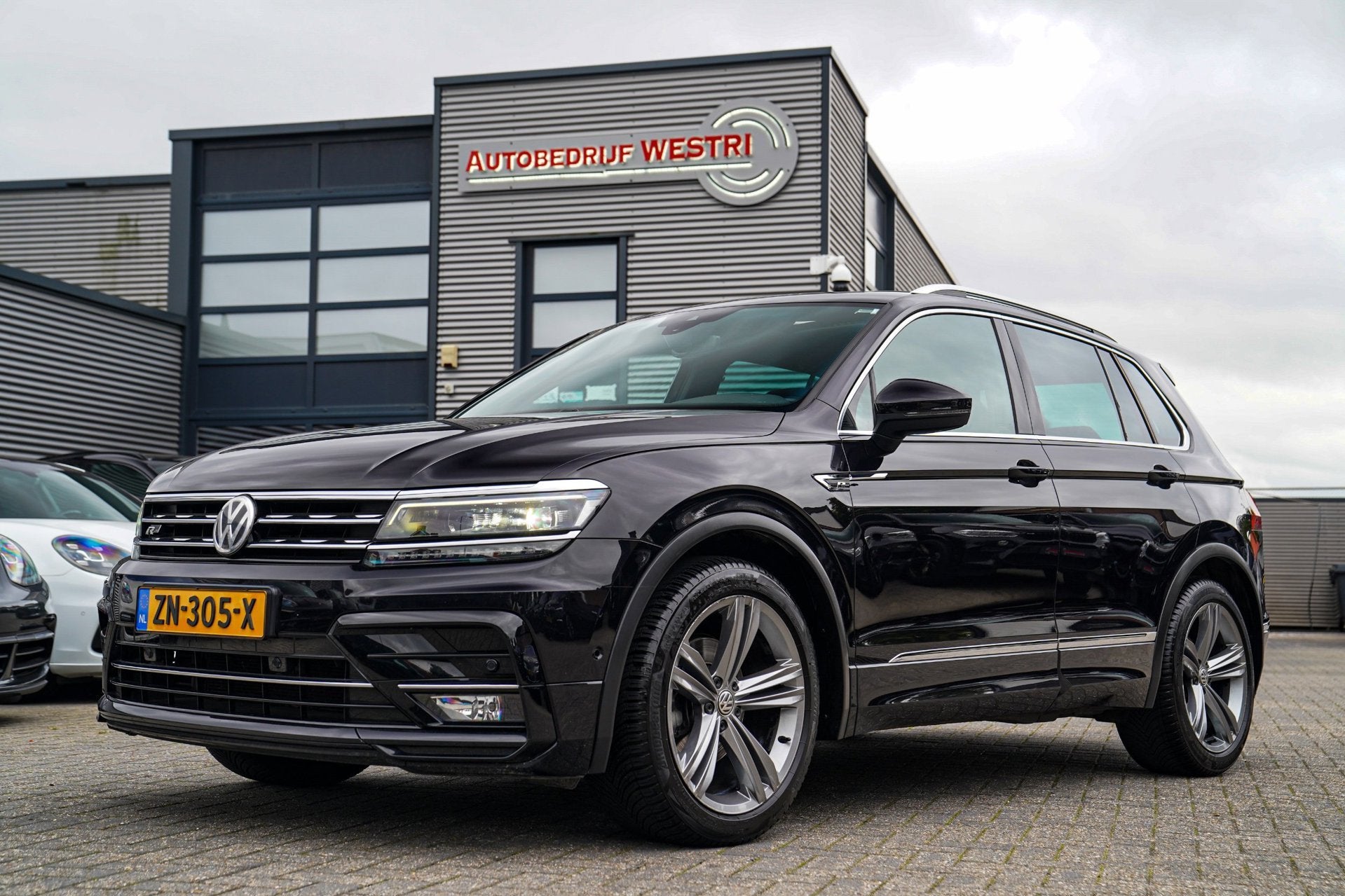 Volkswagen Tiguan 1.5 TSI ACT Highline Business R-Line | Pan, Auto's, Volkswagen, 4 cilinders, 150 pk, Origineel Nederlands, SUV of Terreinwagen
