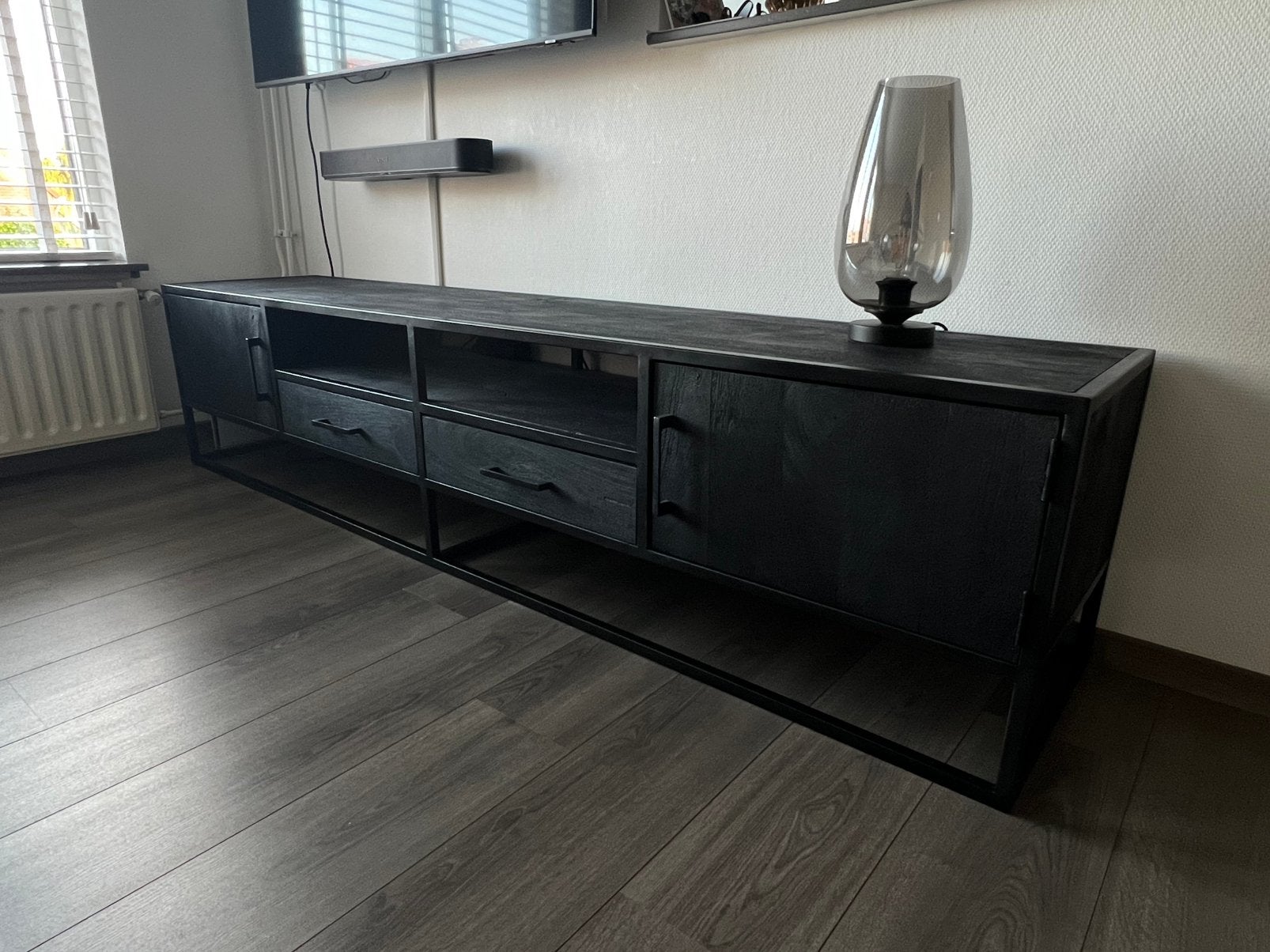 Modern TV-meubel 220 cm – Zo goed als nieuw (6 maanden oud), Huis en Inrichting, Kasten | Televisiemeubels, Ophalen, Zo goed als nieuw