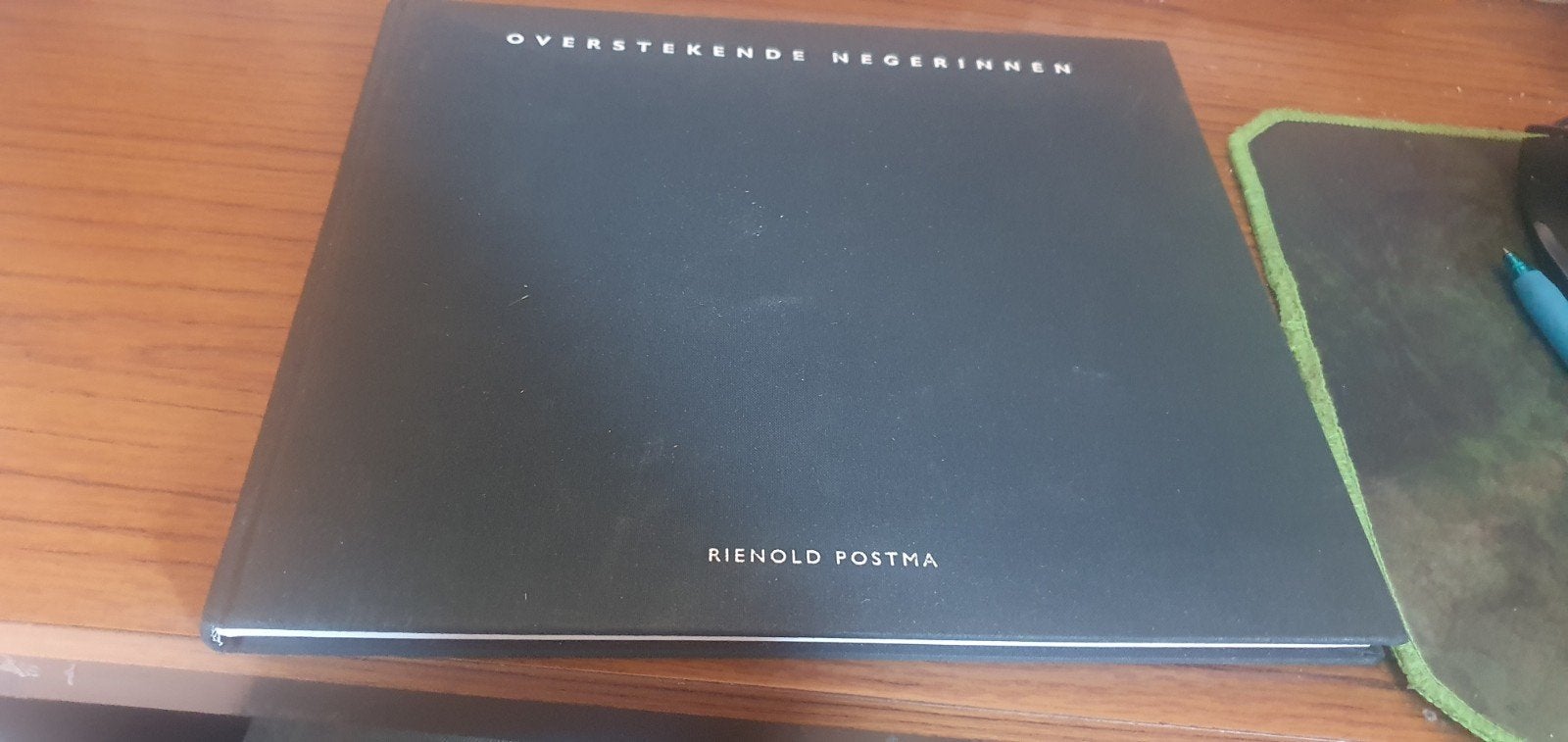 Overstekende negerinnen - Rienold Postma, Weidum, Ophalen of Verzenden, Gelezen, Schilder- en Tekenkunst, Rienold Postma
