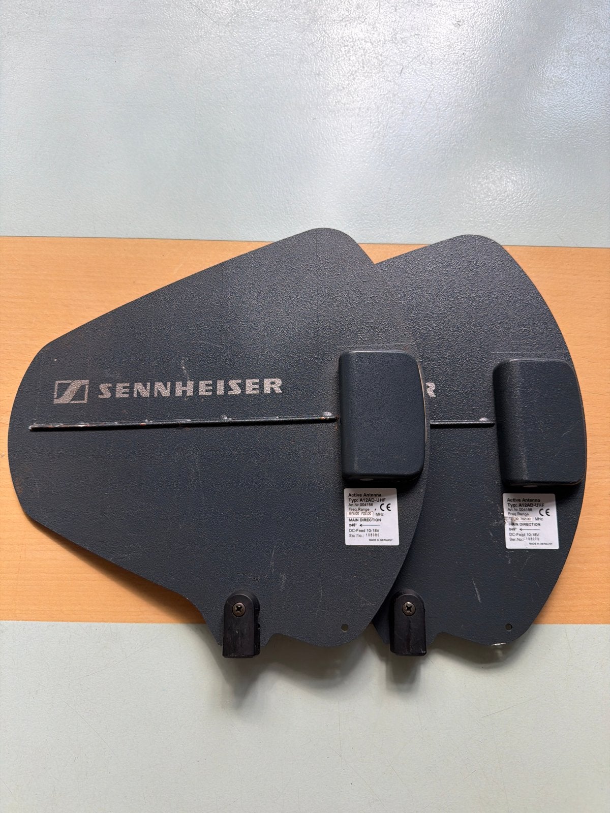 Sennheiser A12AD-UHF actieve antennes 678-702mhz (2 stuks), Ophalen of Verzenden, Gebruikt, Antenne