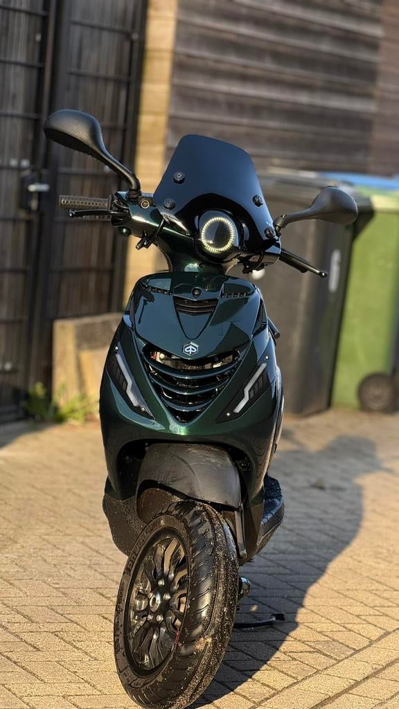 Piaggio zip iget 2021, Fietsen en Brommers, Scooters | Piaggio, Ophalen, Zo goed als nieuw, Benzine, Zip