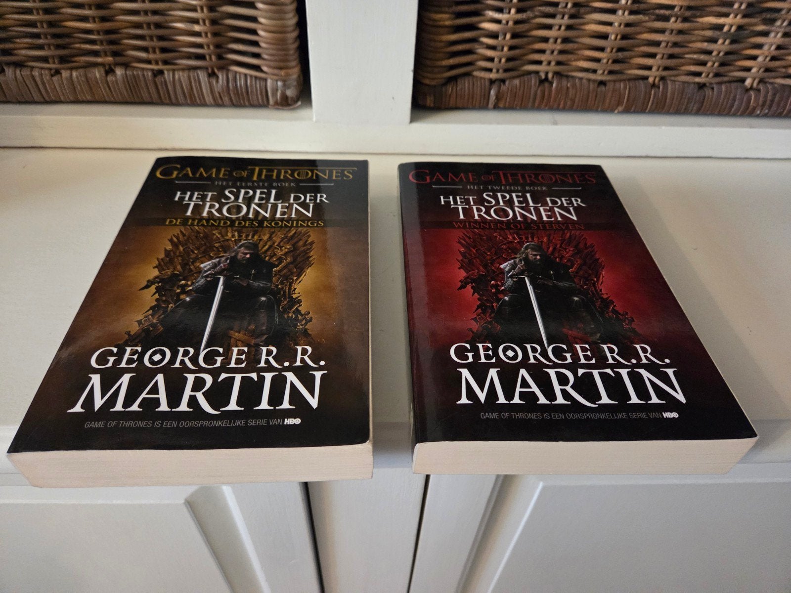 George R R Martin - Het spel der tronen, Ophalen of Verzenden, Gelezen