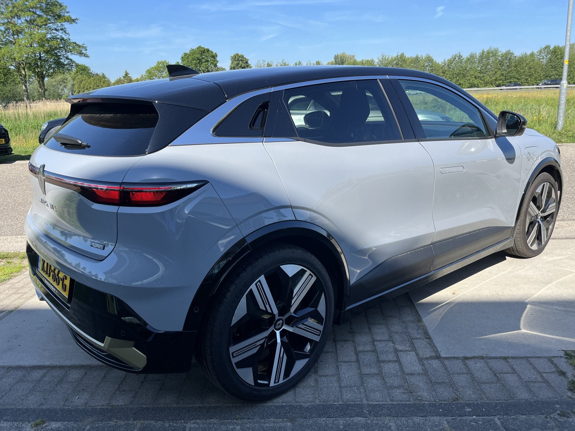 Renault Mégane E-Tech EV60 220 Optimum Charge Iconic, Auto's, Renault, 12 maanden, Zwart, 429 km, 33 min