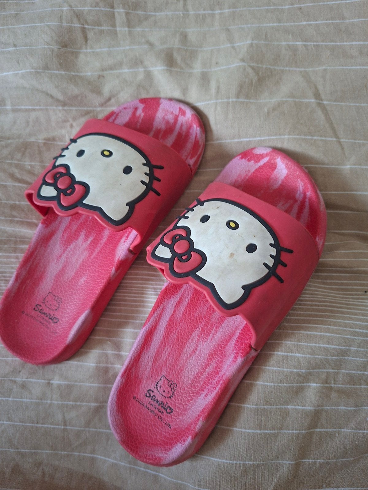 Hello Kitty slippers maat 32/33, Kinderen en Baby's, Kinderkleding | Schoenen en Sokken, Ophalen, Gebruikt, Meisje, Overige typen
