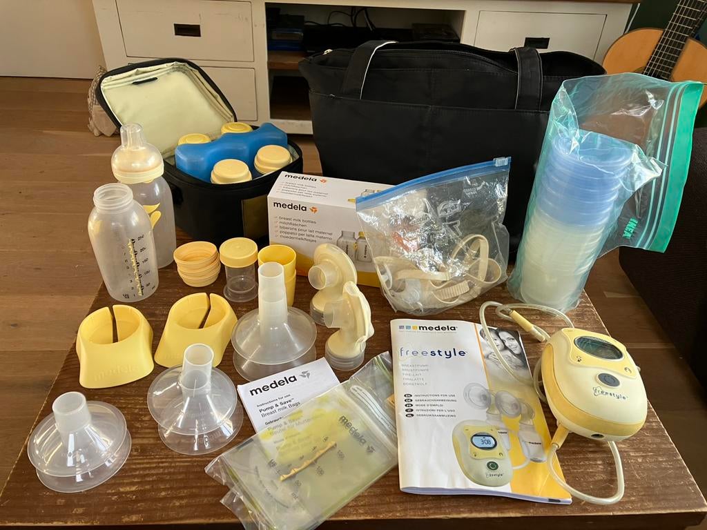 Medela freestyle borstkolf met tas, koeltas en toebehoren, Ophalen of Verzenden, Gebruikt, Borstkolf