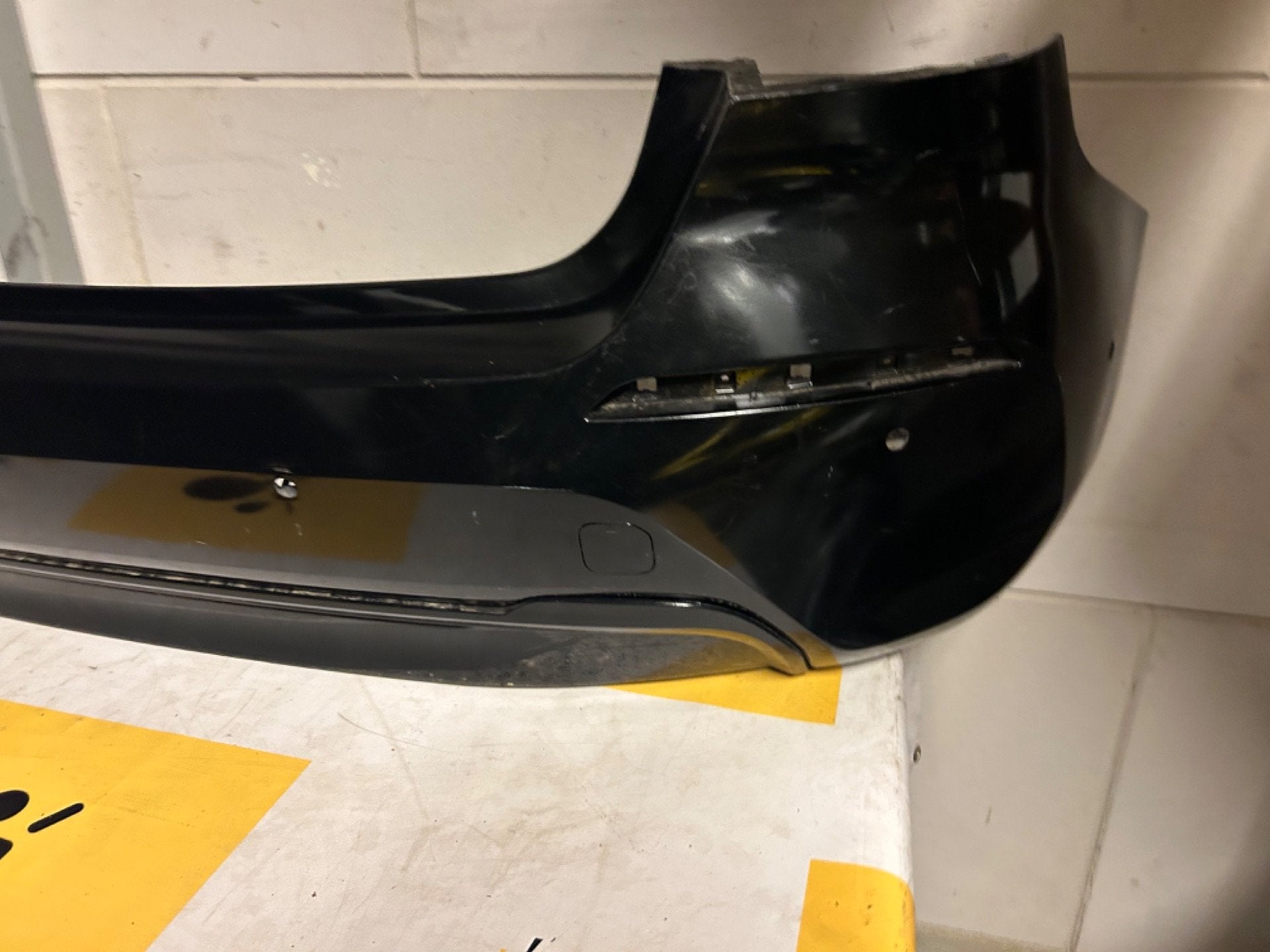 Achterbumper BMW 1 Serie F40 PDC ORIGINEEL 51127461391, Auto-onderdelen, Info@fabrikant.eu, Fabrikantstraat 1
1000 AA  Amsterdam, NL
