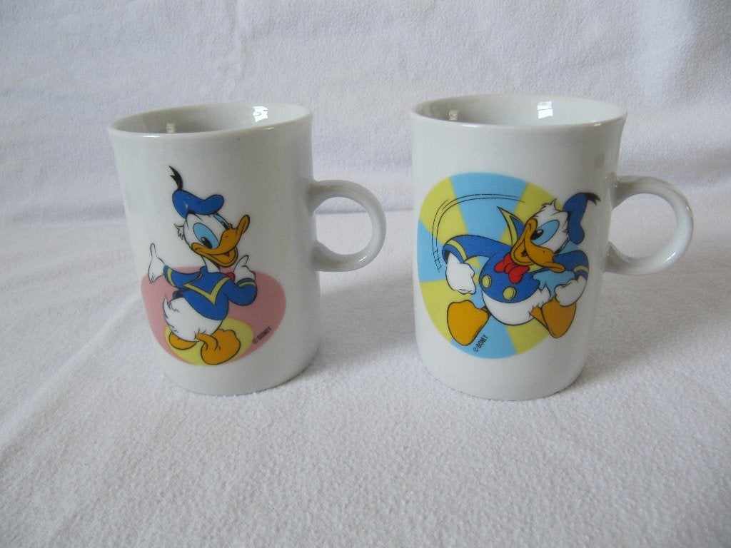 Set Disney mokken met Donald Duck, Verzamelen, Ophalen of Verzenden, Zo goed als nieuw, Porselein, Kop en/of schotel