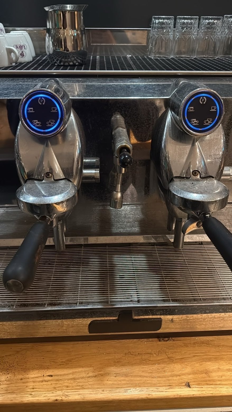 Professionele Espresso Machine - Gebruikt, Gebruikt, Espresso apparaat, 10 kopjes of meer, Gemalen koffie