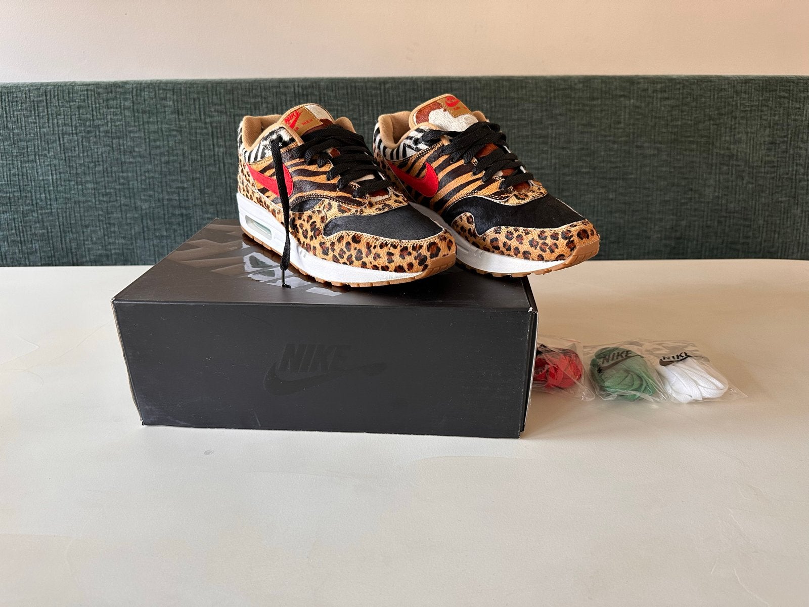 Nike Air Max 1 atmos Animal Pack 2.0 Maat 44 zwarte doos, Ophalen of Verzenden, Zo goed als nieuw, Overige kleuren, Sneakers of Gympen