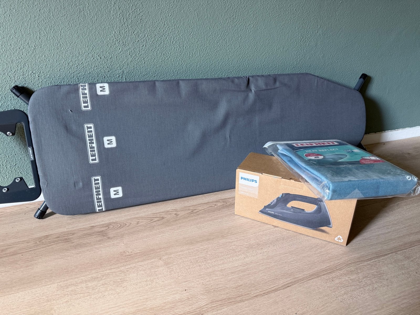 Philips Stoomstrijkijzer 3000 Serie & Leifheit Strijkplank, Witgoed en Apparatuur, Strijkijzers en Strijkplanken, Ophalen, Zo goed als nieuw