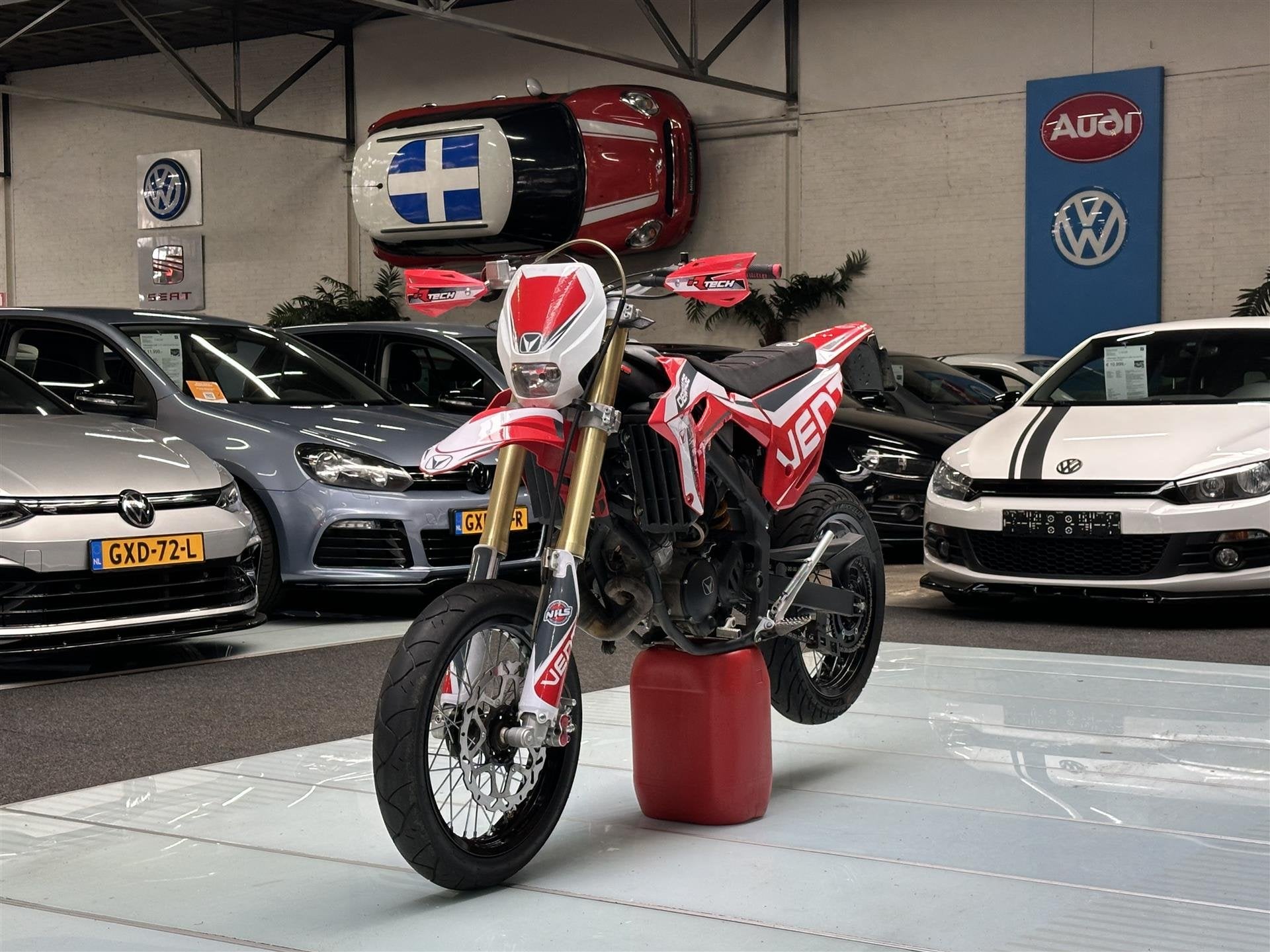 VENT Derapage SM50 Italy Nieuwstaat! Alcantara Zadel 2024, Fietsen en Brommers, Brommers | Overige merken, Nieuw, Vent, 50 cc