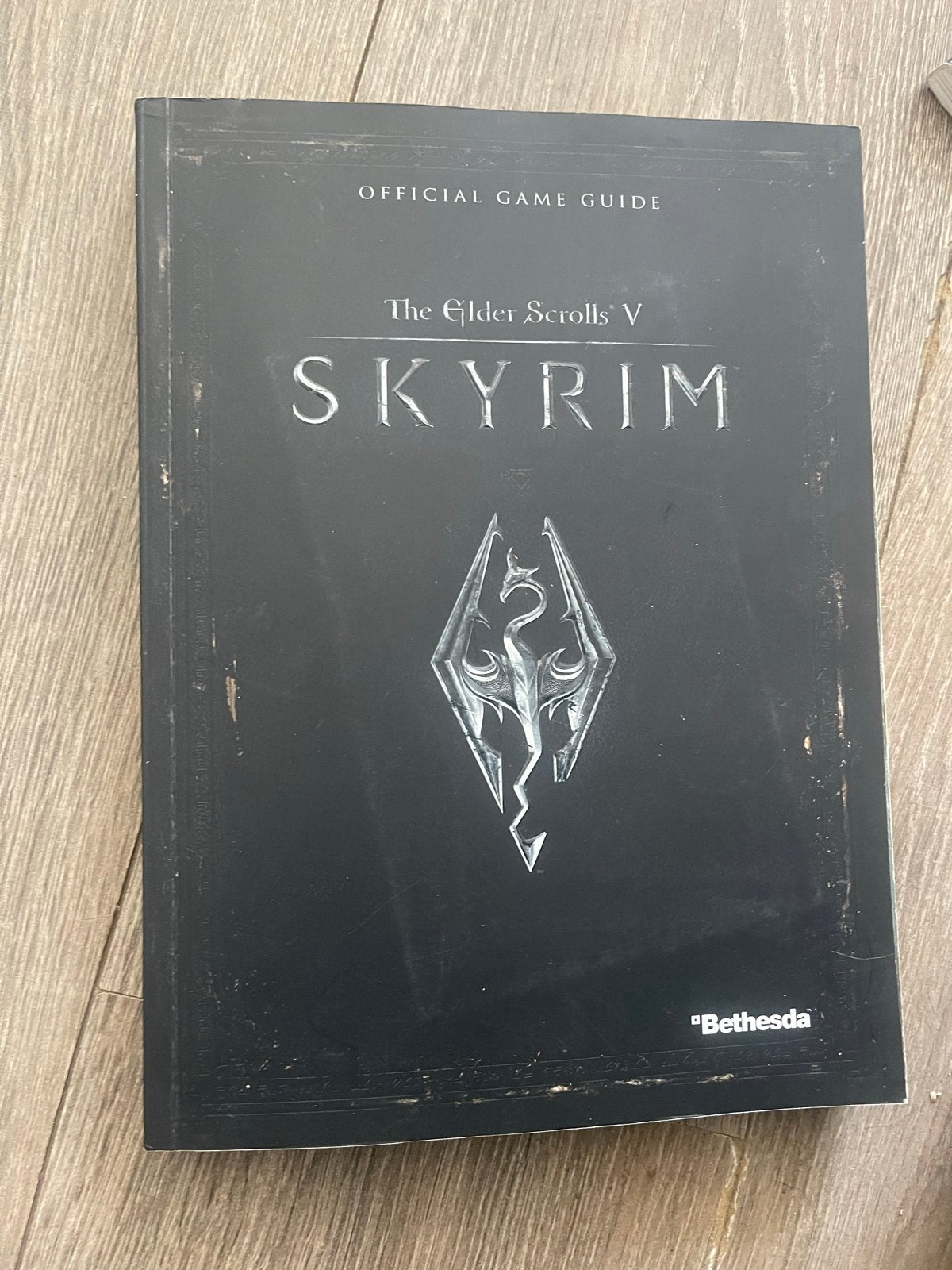 The Elder Scrolls V: Skyrim Officiële Gids, Ophalen of Verzenden, Gelezen