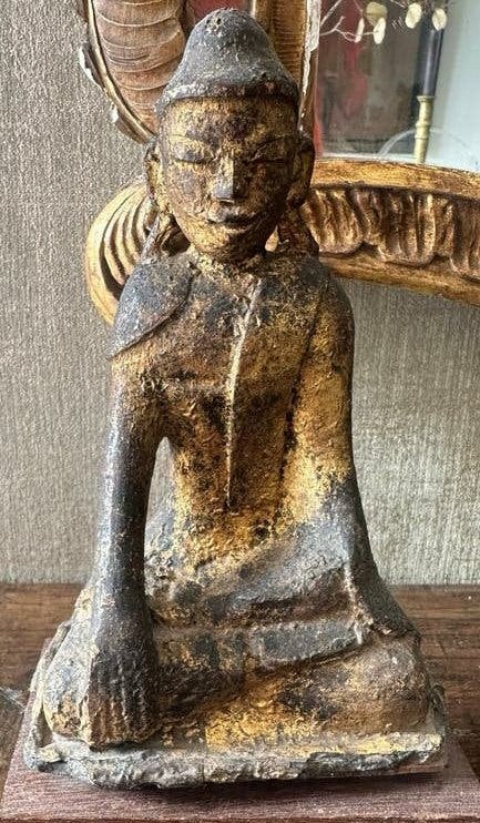 Buddha 19 e Birma hout op sokkel 20 cm hoog, Antiek en Kunst, Houtsnijwerk, Minder dan 20 cm, Ophalen of Verzenden, Hout