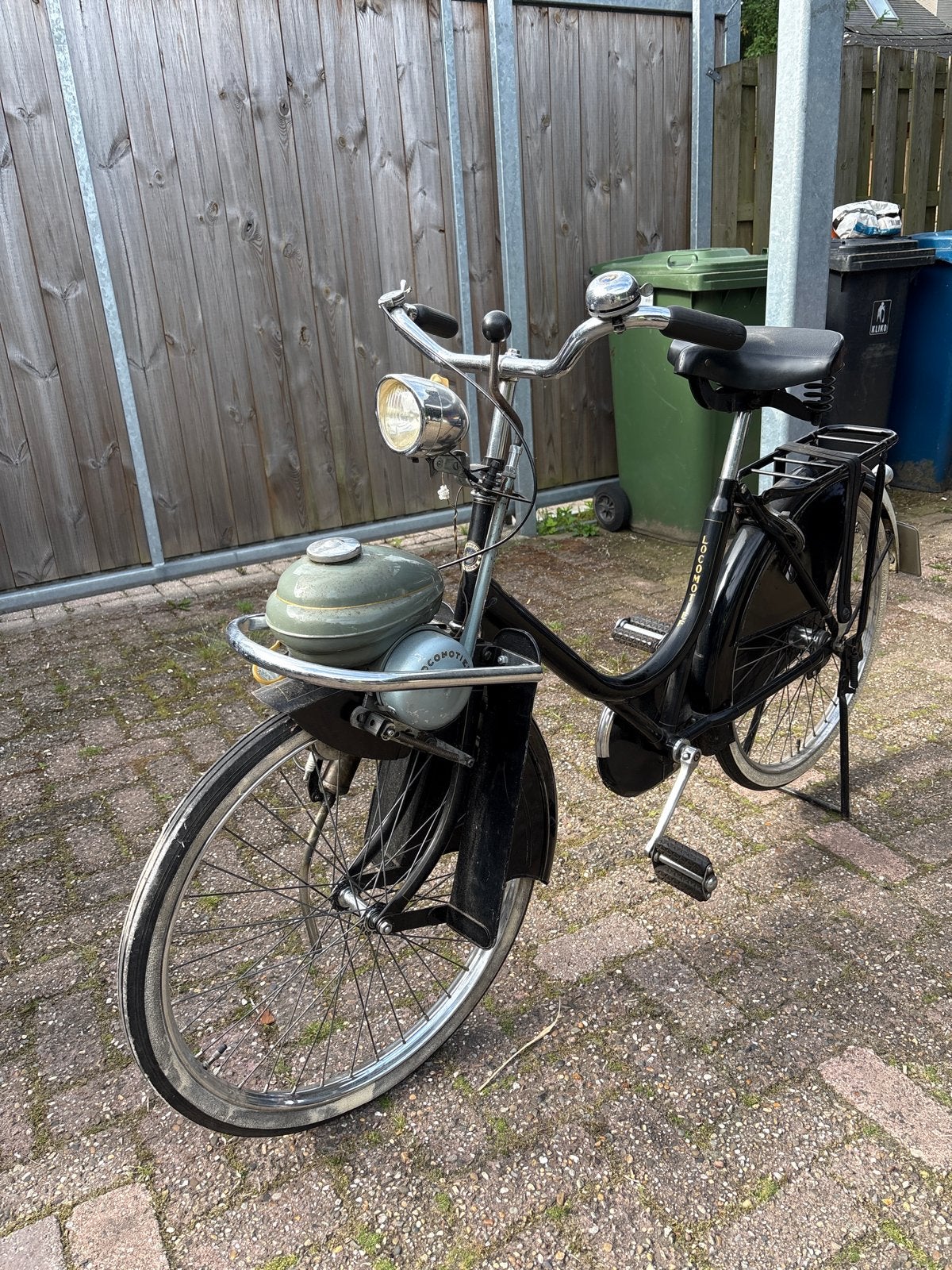 Berini eitje Locomotief bromfiets, Fietsen en Brommers, Brommers | Oldtimers, Overige merken, Maximaal 25 km/u, Ophalen