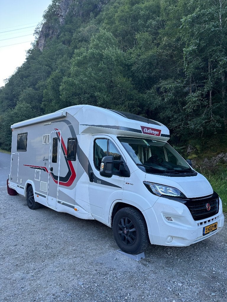 4p 2021 Challenger – Luxe off-grid kamperen