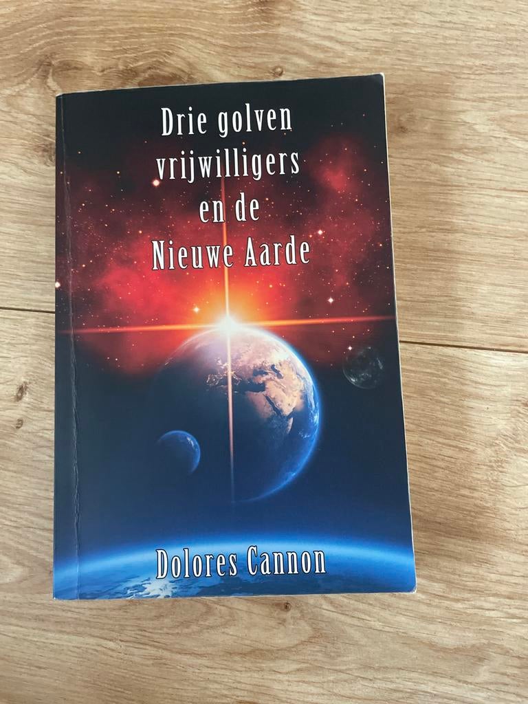 Drie golven vrijwilligers en de Nieuwe Aarde - Dolores Canno, Boeken, Esoterie en Spiritualiteit, Zo goed als nieuw, Instructieboek