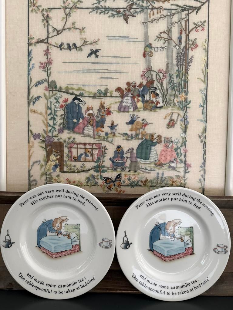 Wedgwood Peter Rabbit ontbijtbordje 2 x, Wedgwood, Engeland, Ophalen of Verzenden, Zo goed als nieuw