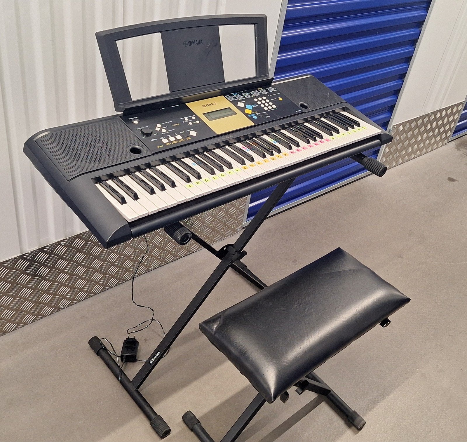 Yamaha YPT-220 Keyboard met standaard en kruk, Ophalen, Yamaha, Met standaard, 61 toetsen