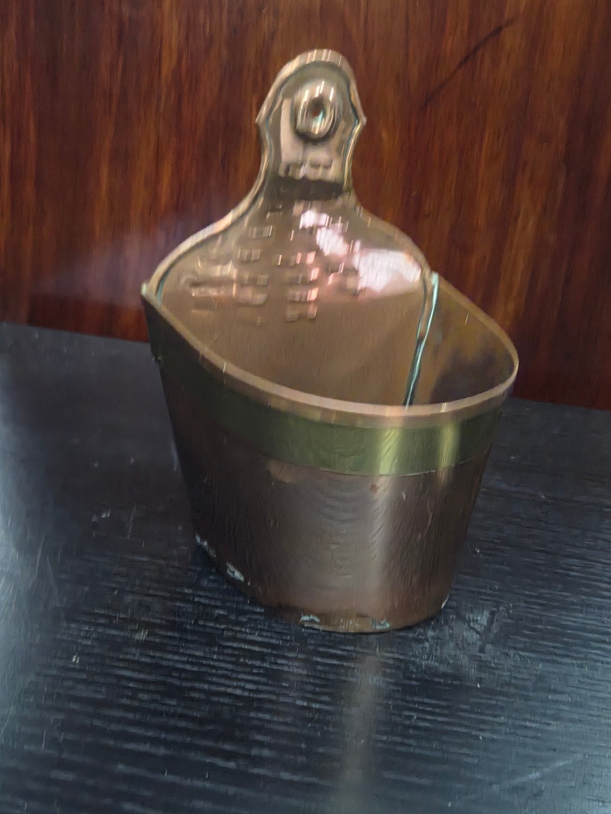 Antieke koperen en bronzen wandbak, Ophalen of Verzenden, Koper