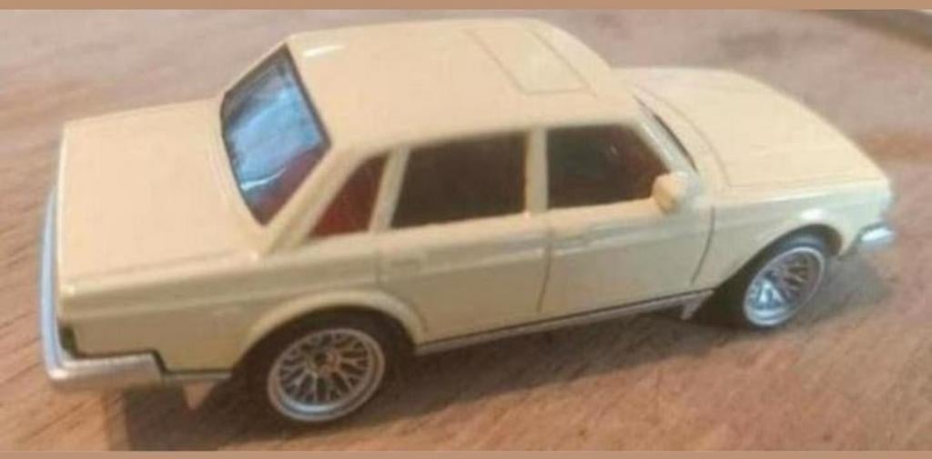 Nieuwe aangepaste VOLVO 240, speciale velgen etc uniek, Hobby en Vrije tijd, Modelauto's | 1:50, Ophalen of Verzenden, Nieuw, Auto